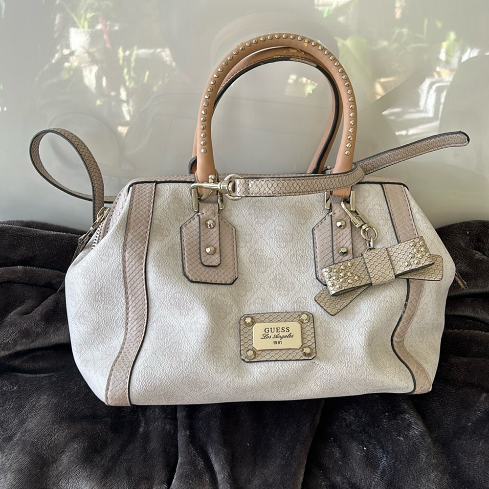 GUESS Satchel Cheatin’ Heart Pre-Loved Pocketbook Pink/Beige